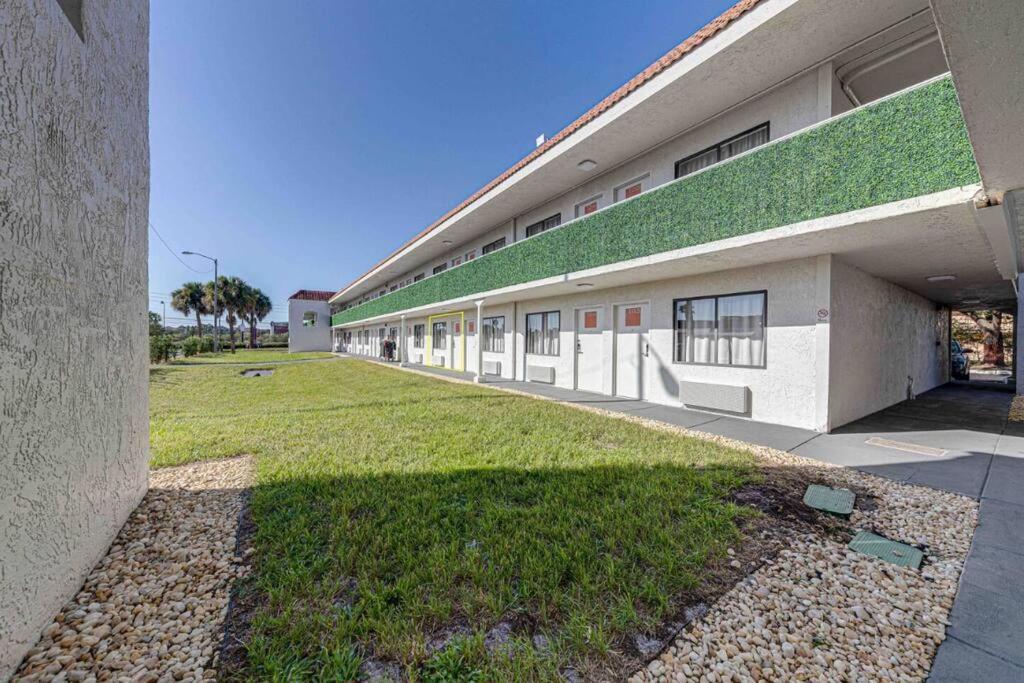 Travel Lodge By Wyndham 10 Min From Disney Kissimmee Exterior photo